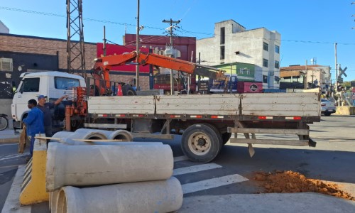 Prefeitura de BP inicia obras de drenagem na área externa da Rodoviária e interdita passagem de nível